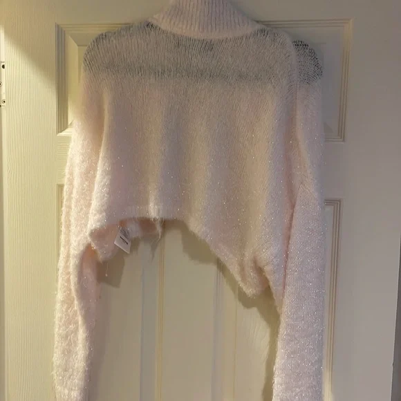 NWOT Urban Outfitters Light Pink Shimmery Cropped Collared Cardigan in Size S - Picture 5 of 5